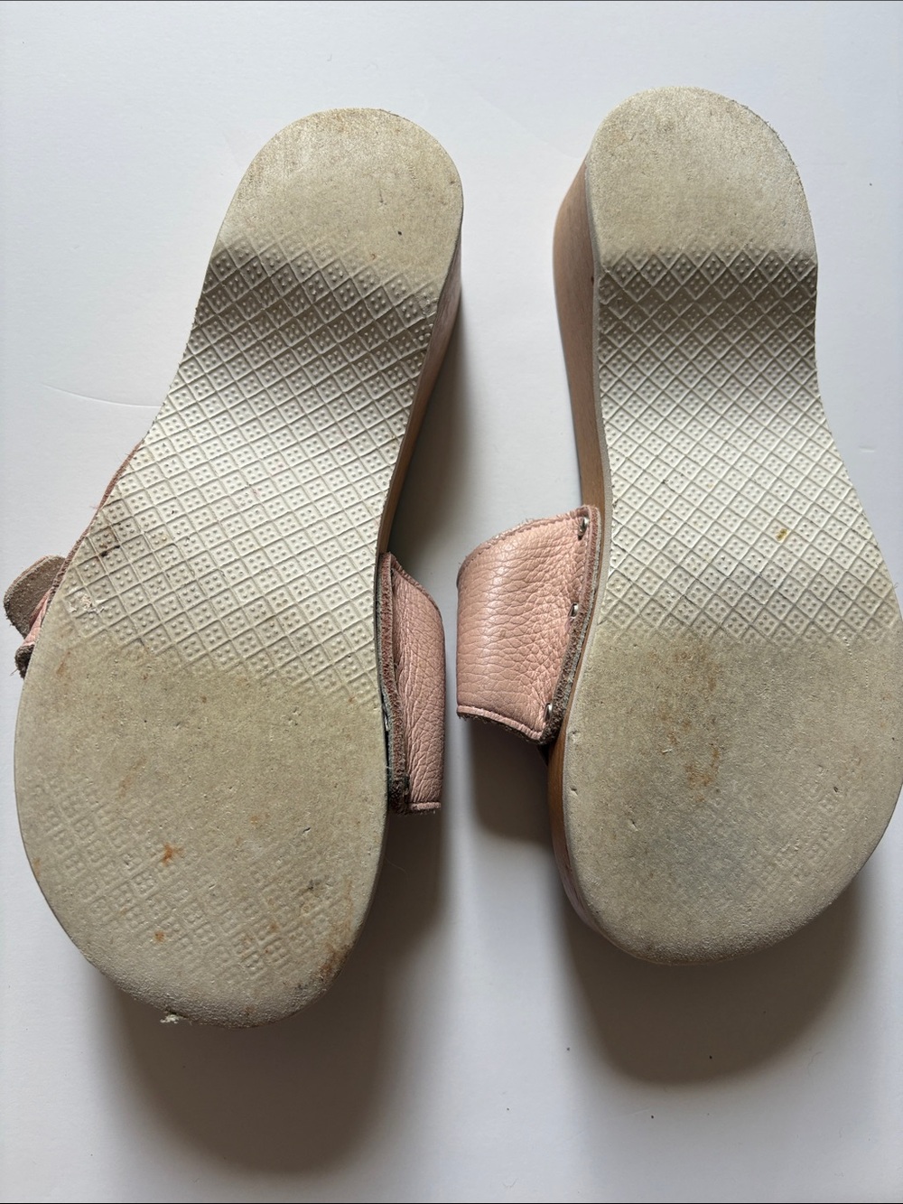 Burberry  Wooden and leather clogs. - Picture 2 of 10